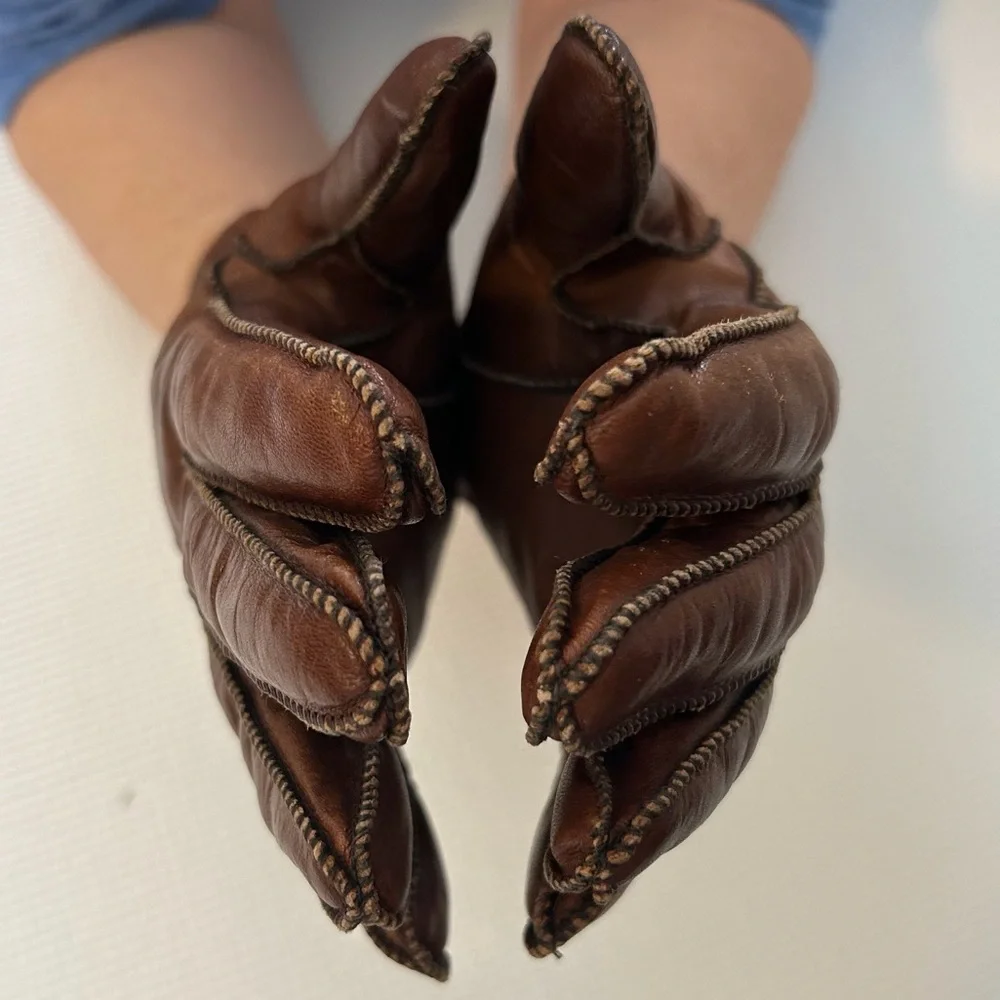 Genuine leather brown flexible gloves stitching detail lined Women’s Size Medium